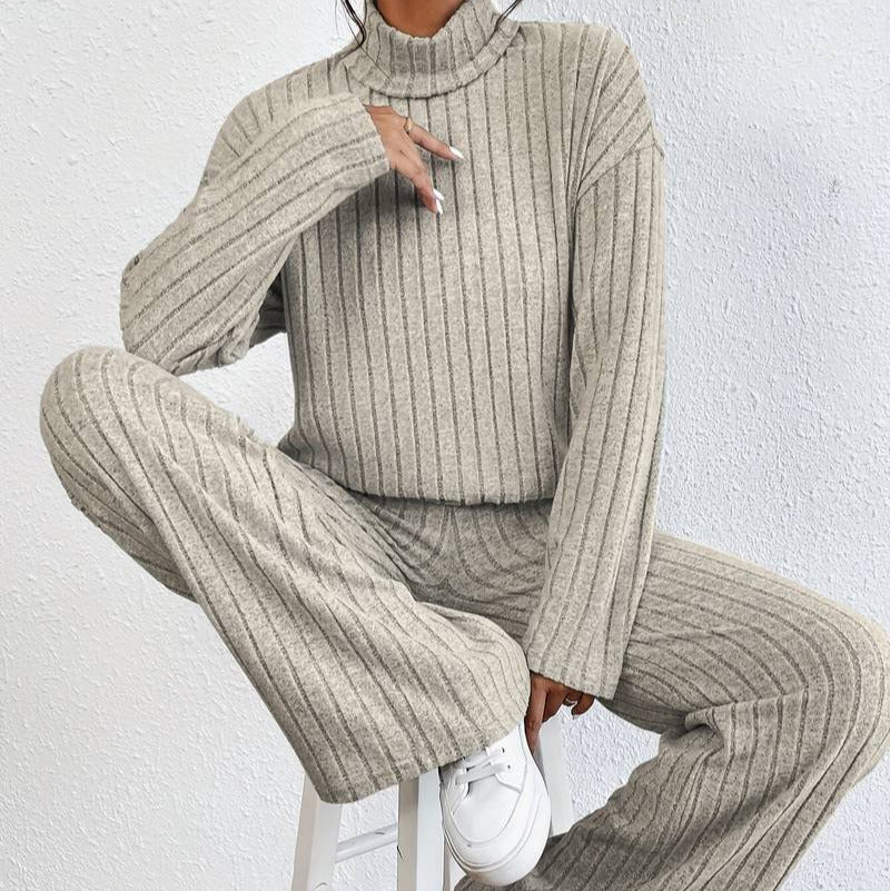 Studio Harvyn | Women - Two-Piece Set - Turtleneck Sweater & Wide Pants