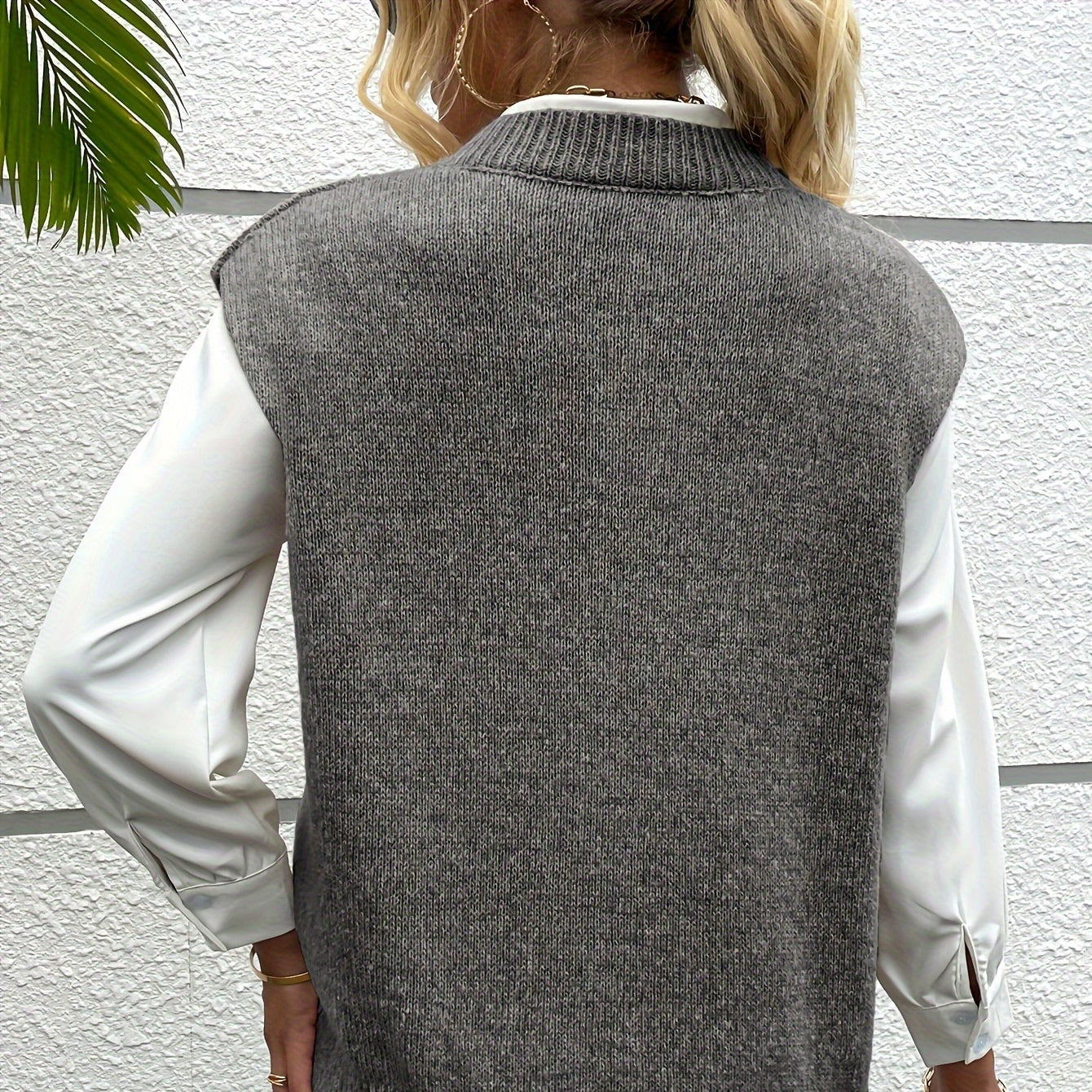 Studio Harvyn | Women - Ribbed V-Neck Jumper Vest - Relaxed Fit