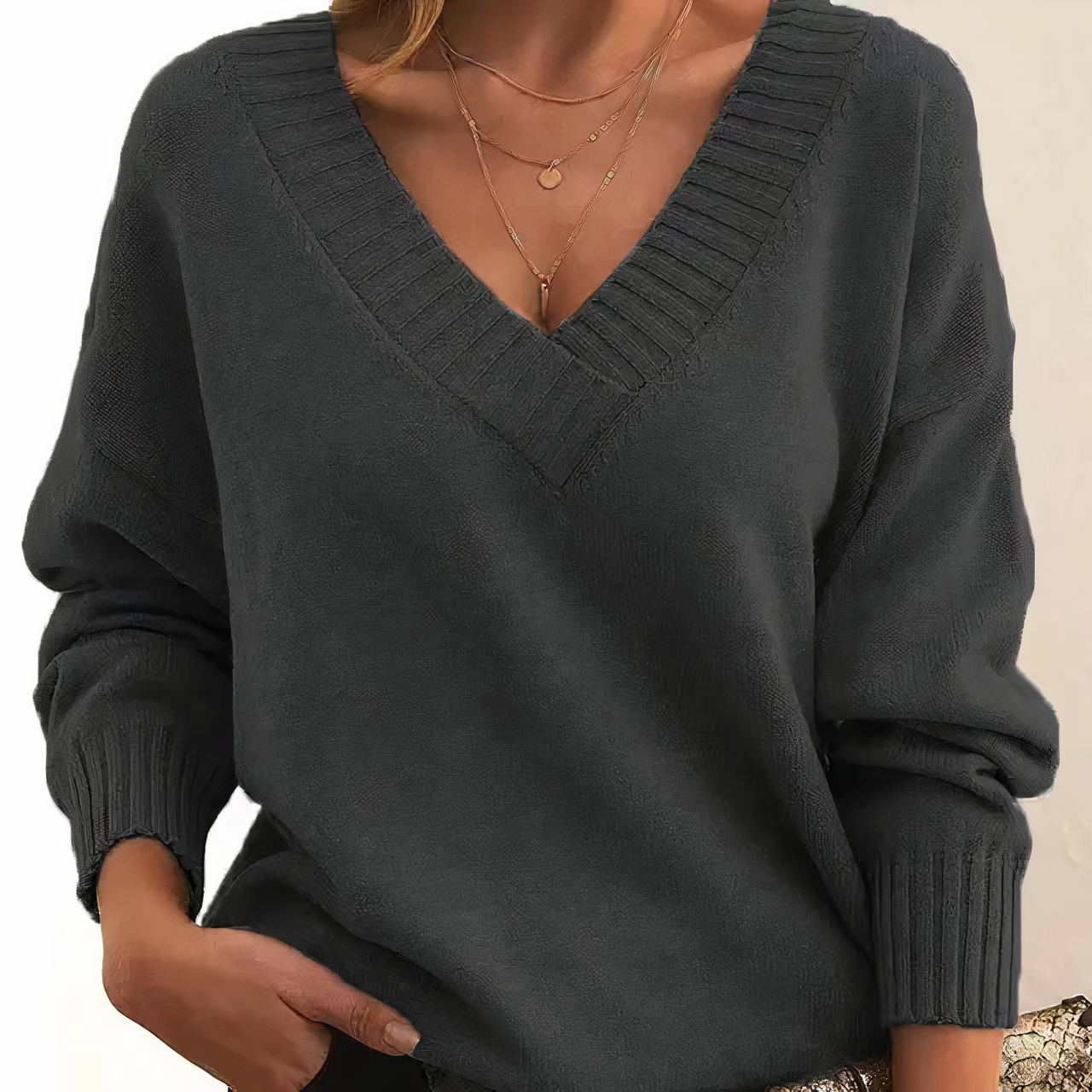 Studio Harvyn | Women - V-Neck Jumper - Ribbed Cuffs