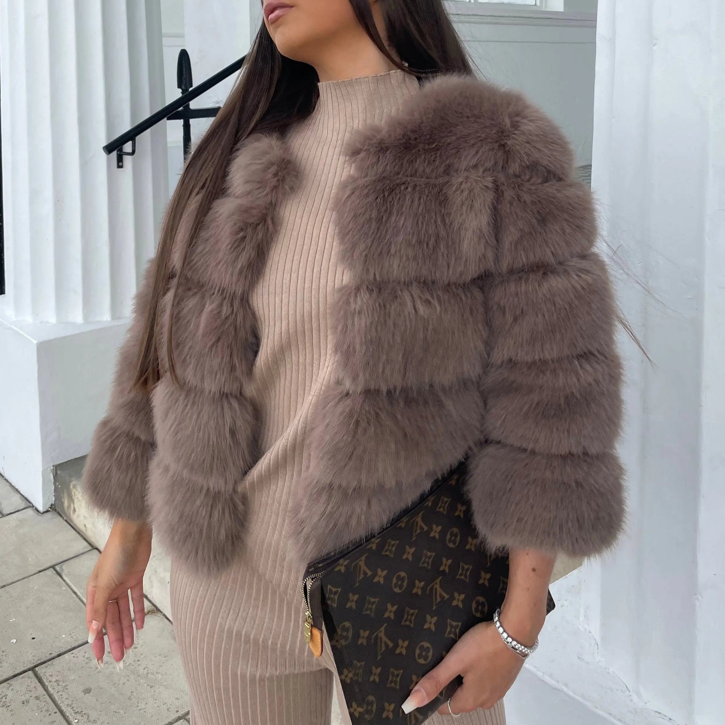 Studio Harvyn | Women - Elegant Faux Fur Jacket - Corftable Fit