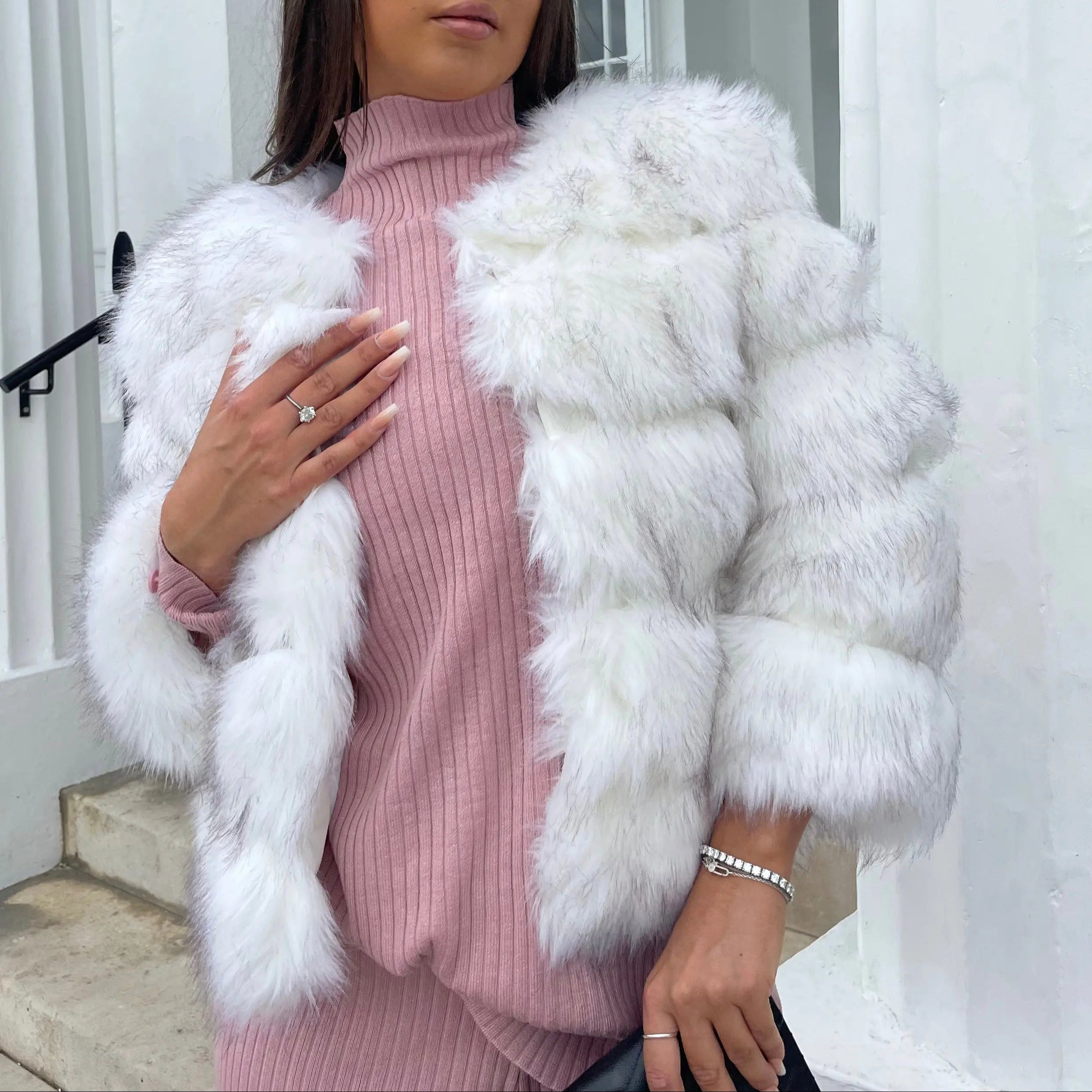 Studio Harvyn | Women - Elegant Faux Fur Jacket - Corftable Fit