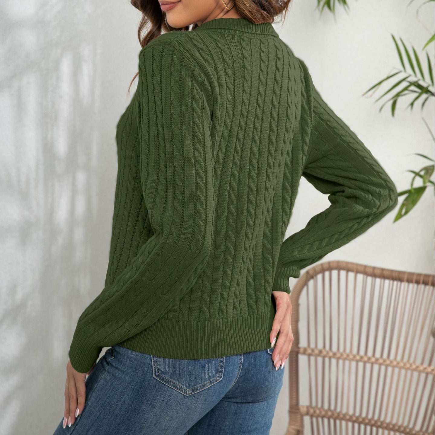 Studio Harvyn | Women – V-Neck Sweater - Cable Knit Design