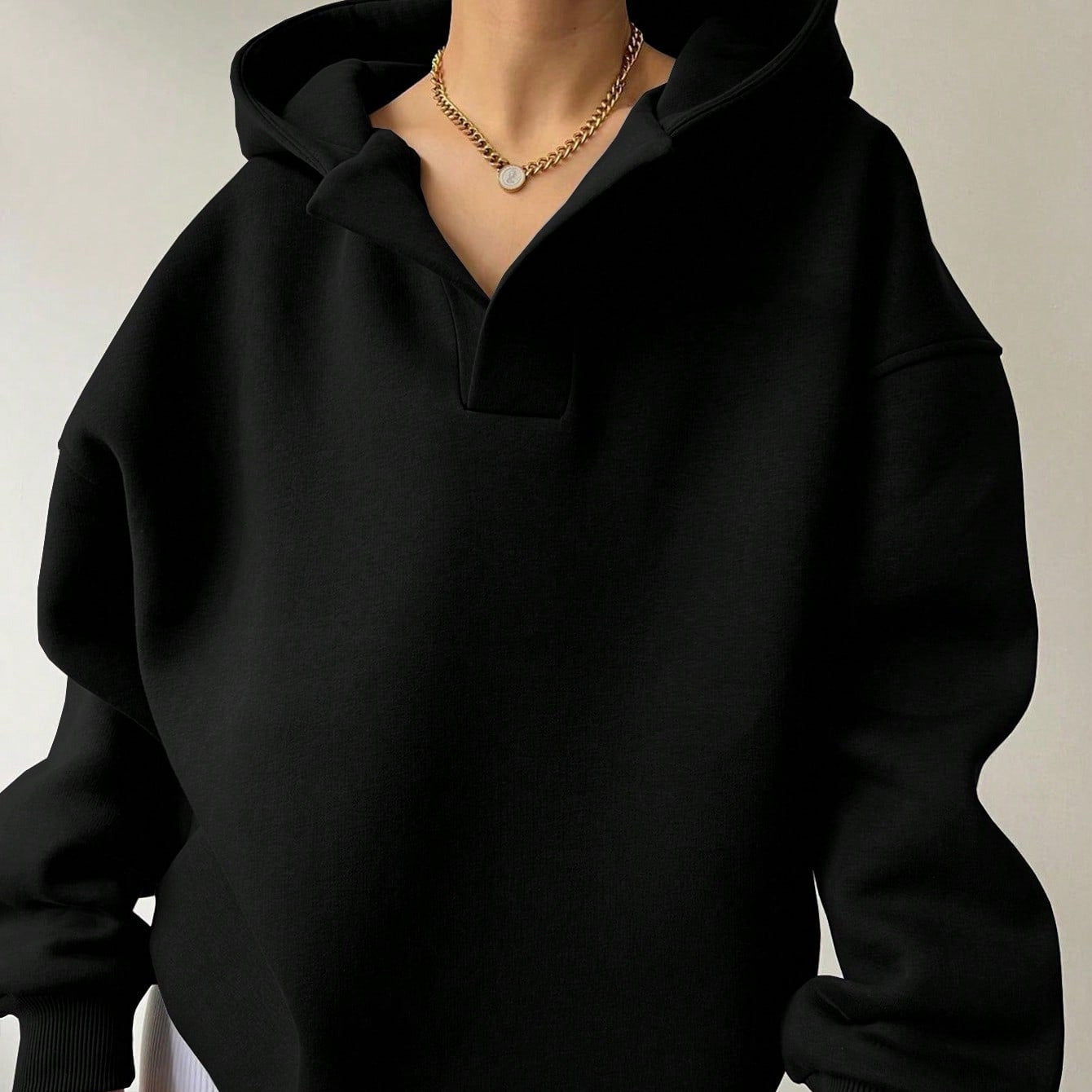 Studio Harvyn | Women - Oversized Hooded Jumper with V-Neck