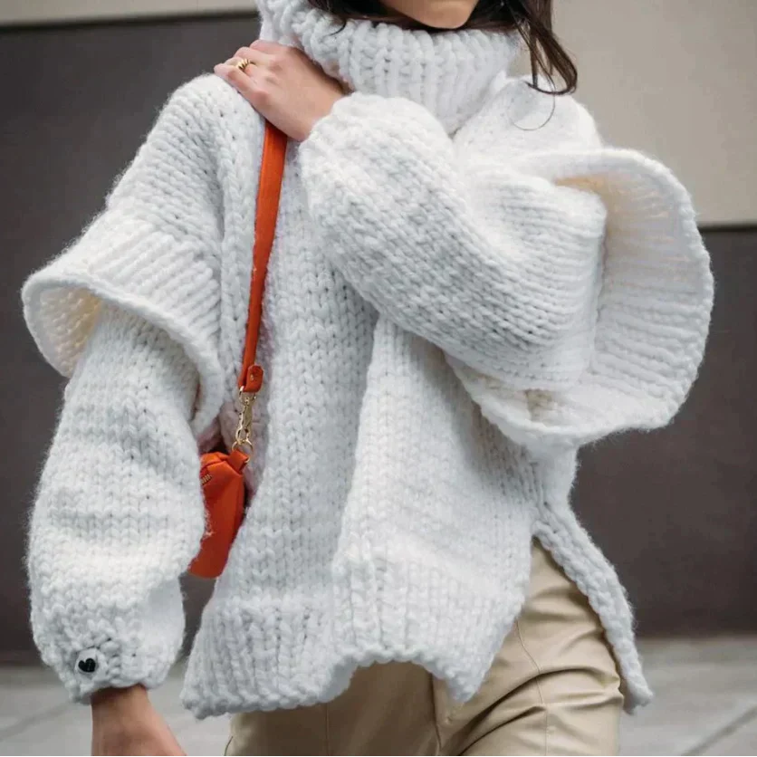 Studio Harvyn | Women – Chunky Knit Turtleneck Sweater - Oversized