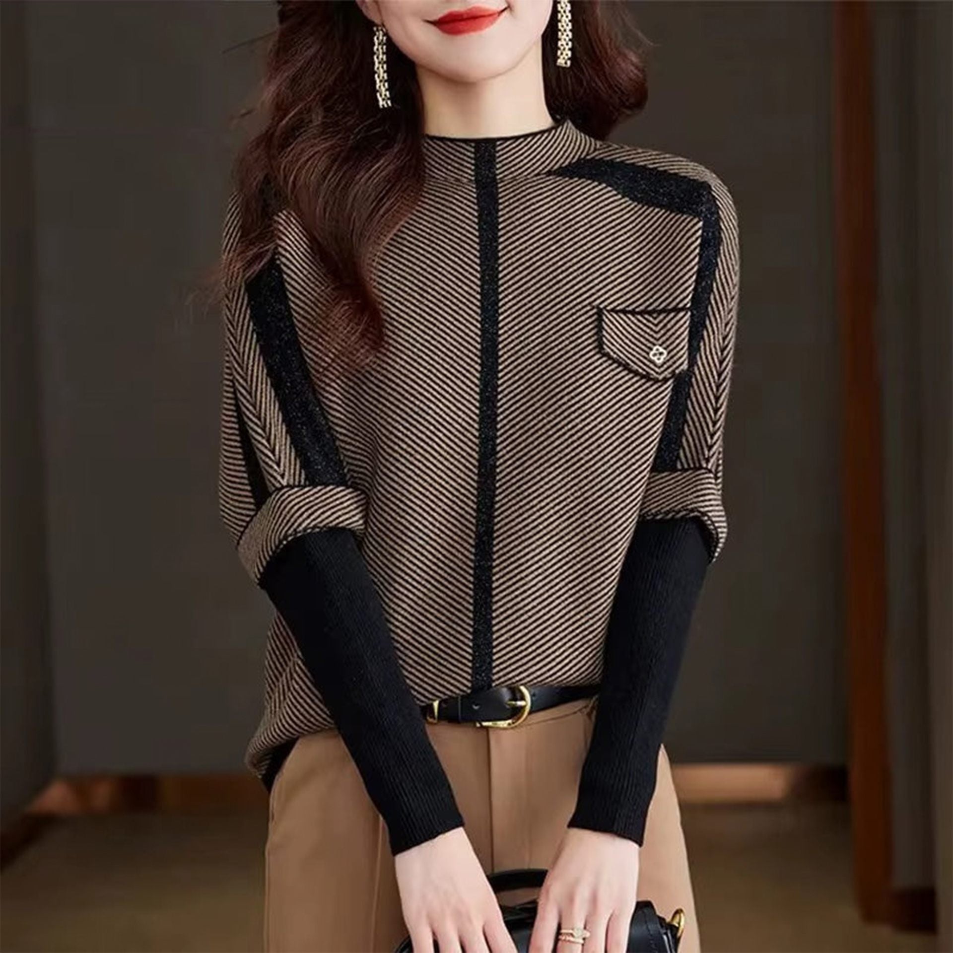 Studio Harvyn | Women - Hip-Length Mock Neck Pullover with Diagonal Stripes