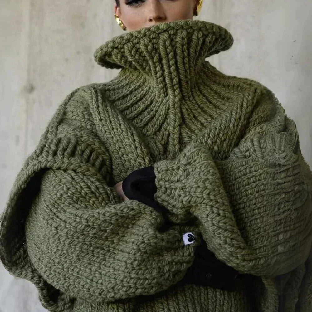 Studio Harvyn | Women – Chunky Knit Turtleneck Sweater - Oversized