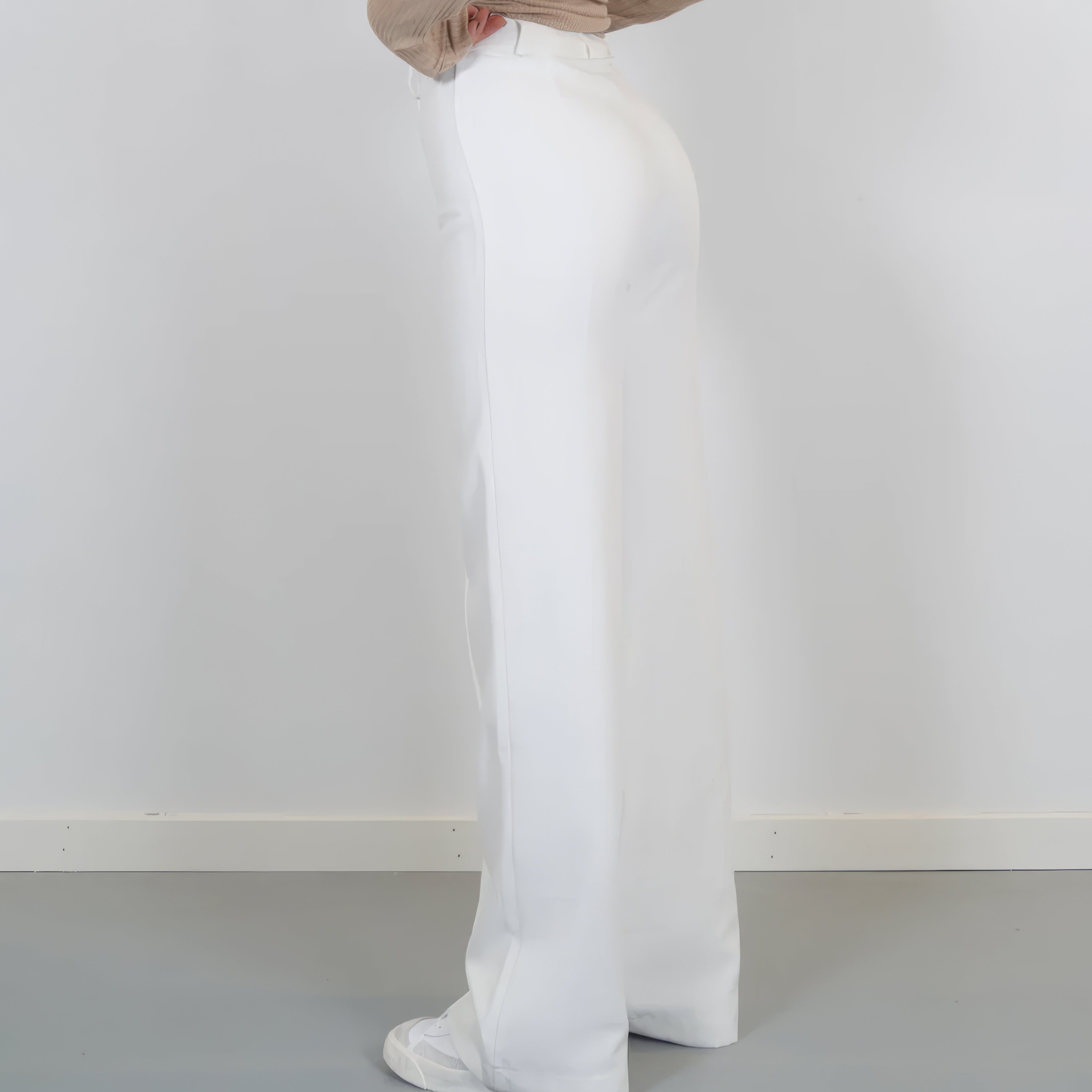 Studio Harvyn | Women - High-Waisted Straight Leg Trousers - Tailored