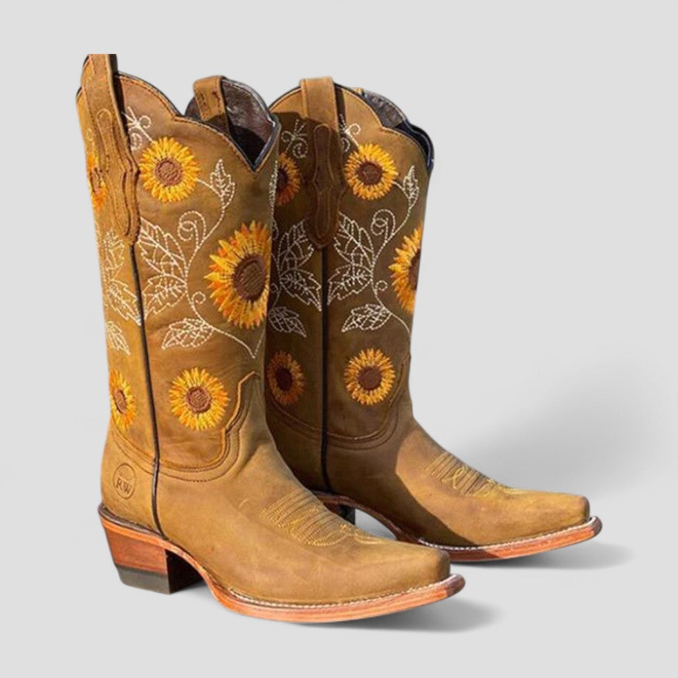 Studio Harvyn | Women - Cowboy Boots - Floral Embroidery Design