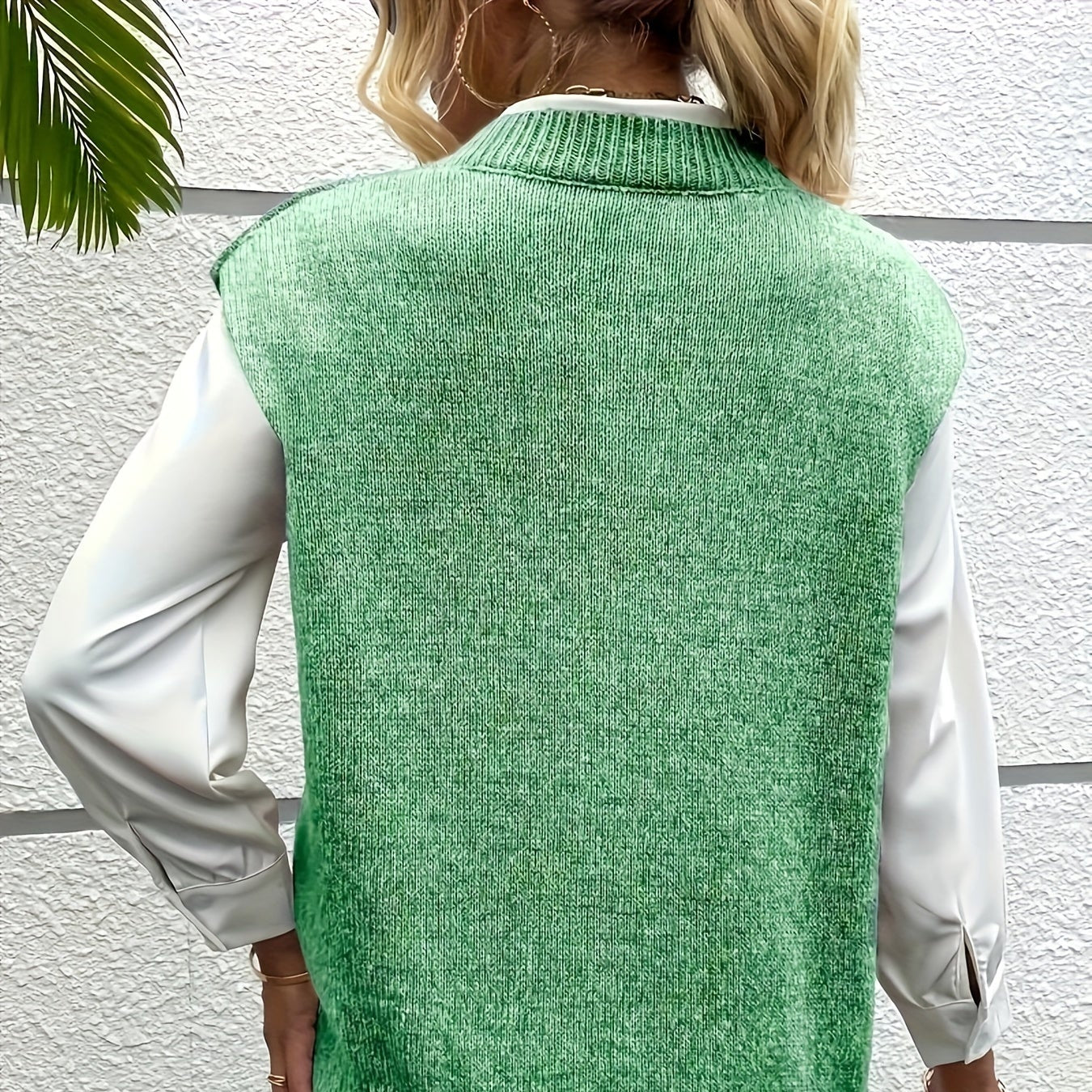 Studio Harvyn | Women - Ribbed V-Neck Jumper Vest - Relaxed Fit