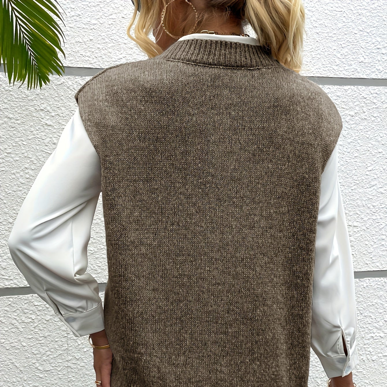 Studio Harvyn | Women - Ribbed V-Neck Jumper Vest - Relaxed Fit