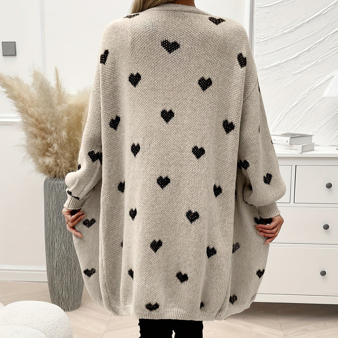 Studio Harvyn | Women – Heart Pattern Cardigan - Long Sleeve Style