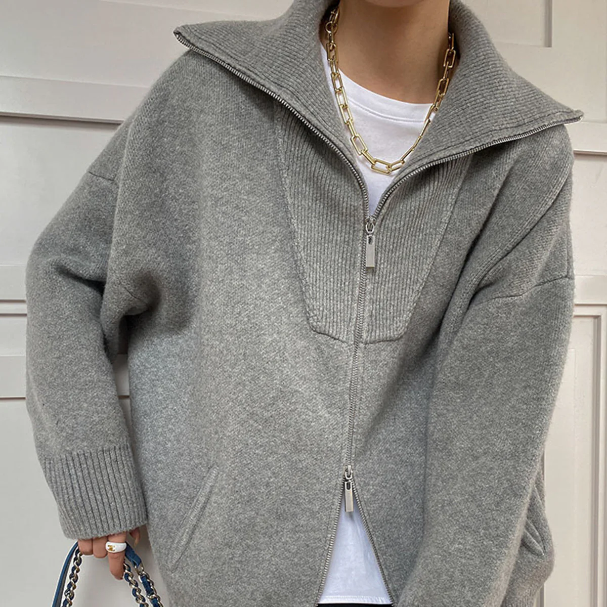 Studio Harvyn | Women – Oversized Wool Knit Cardigan - Zip Front