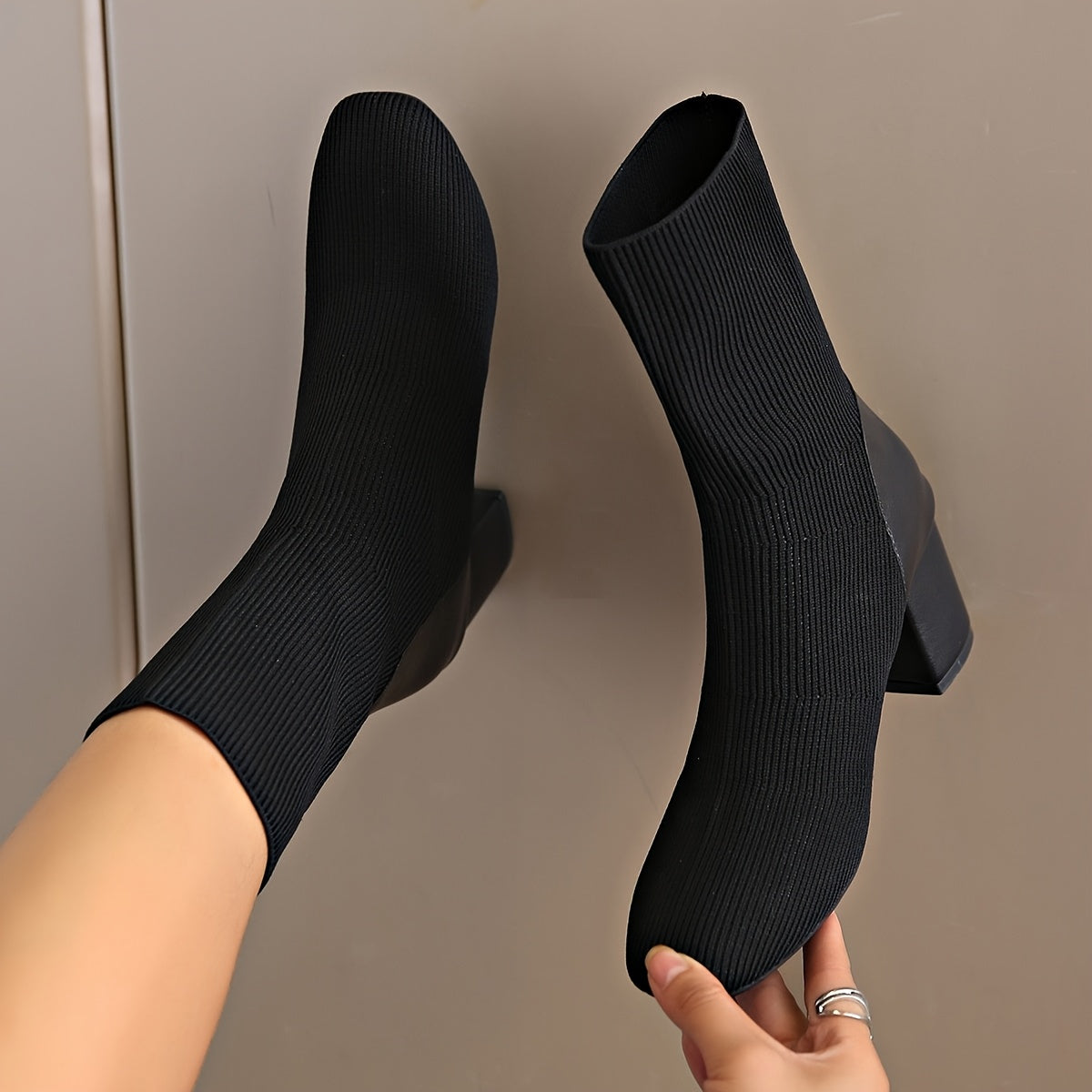 Studio Harvyn | Women - Black Knitted Ankle Boots - Chunky Heel