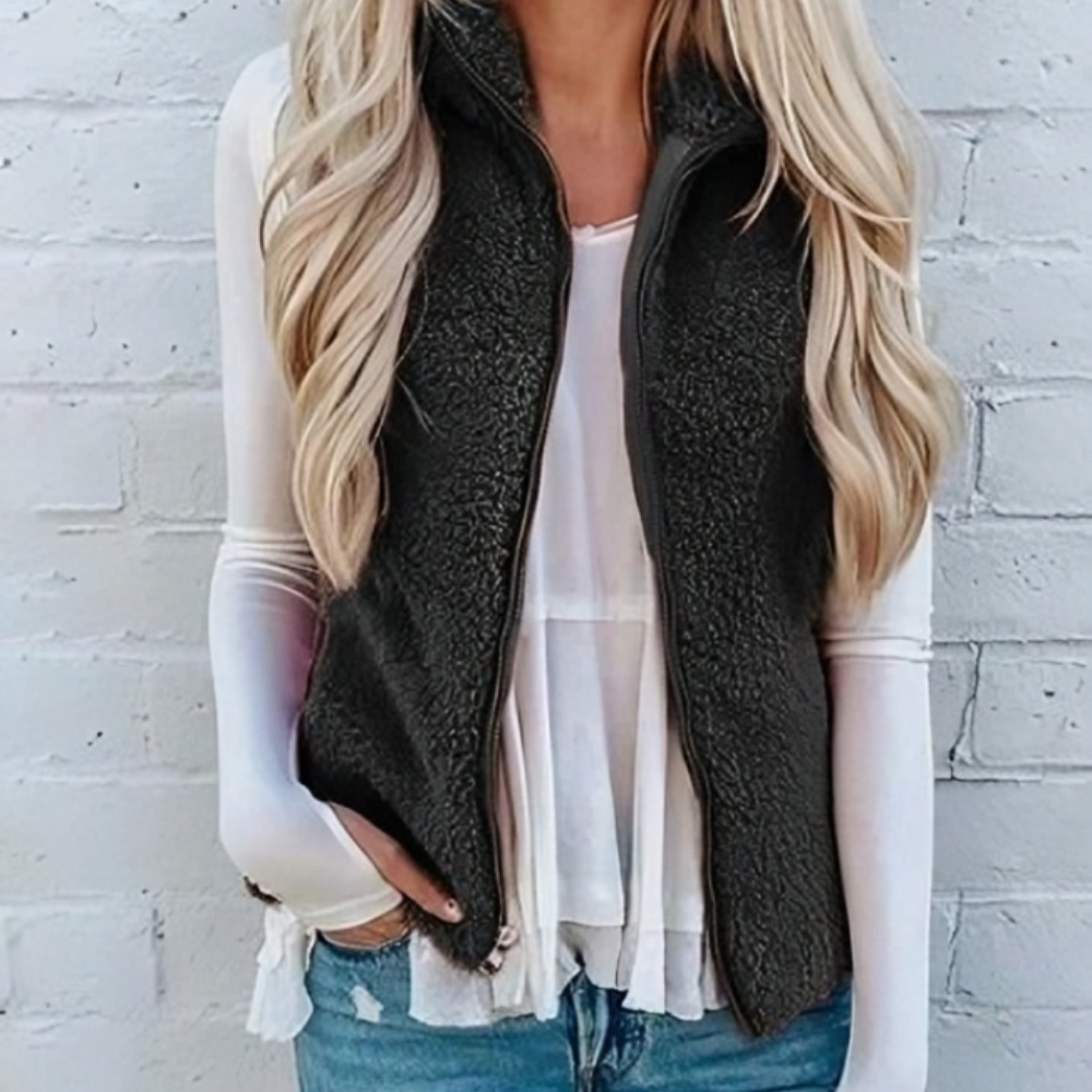 Studio Harvyn | Women – Cosy Zip Waistcoat - Stylish Comfort